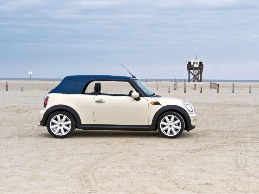  Mini Cooper Cabrio 2009 года  (фото 10 из 17)
